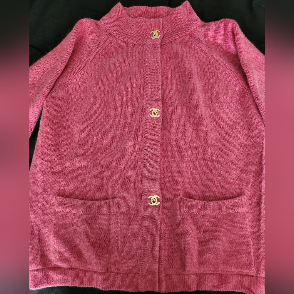 Pink Chanel Turnlock Knit Cardigan Jacket. Size 44. Cashmere